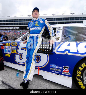 Aprile 14, 2012 - Fort Worth, TX, Stati Uniti d'America - 14 Aprile 2012 Ft. Vale la pena, Tx. Stati Uniti d'America. Mark Martin prima della NASCAR Sprint Cup Samsung 500 gara al Texas Motor Speedway in Ft. Vale la pena, Tx. (Credito Immagine: © Ralph Lauer/ZUMAPRESS.com) Foto Stock