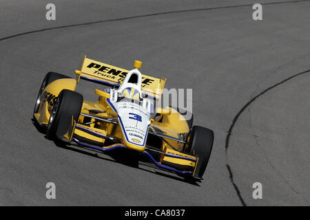 Giugno 22, 2012 - Newton, Iowa, U.S - IZOD Indycar Series, Iowa Corn 250, Newton, IA, Giugno 22-23 2012, Helio Castroneves, Team Penske. (Credito Immagine: © Ron Bijlsma/ZUMAPRESS.com) Foto Stock