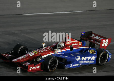 Giugno 23, 2012 - Newton, Iowa, U.S - IZOD Indycar Series, Iowa Corn 250, Newton, IA, Giugno 22-23 2012, Graham Rahal, Service Central Chip Ganassi Racing. (Credito Immagine: © Ron Bijlsma/ZUMAPRESS.com) Foto Stock