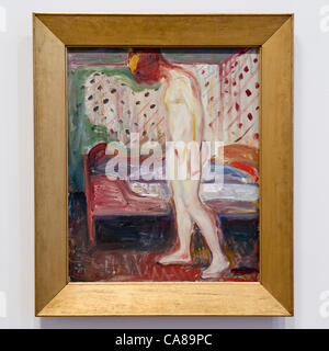Piange la donna 1907-9. Edvard Munch: l'occhio moderno, un'esposizione di artista norvegese di lavoro al Tate Modern di Londra, Regno Unito. La mostra va dal 28 giugno al 14 Ottobre. Il 26 giugno 2012. Foto Stock