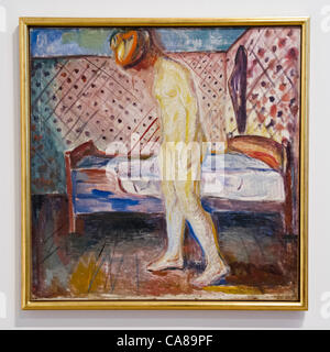 Piange la donna 1907-9. Edvard Munch: l'occhio moderno, un'esposizione di artista norvegese di lavoro al Tate Modern di Londra, Regno Unito. La mostra va dal 28 giugno al 14 Ottobre. Il 26 giugno 2012. Foto Stock