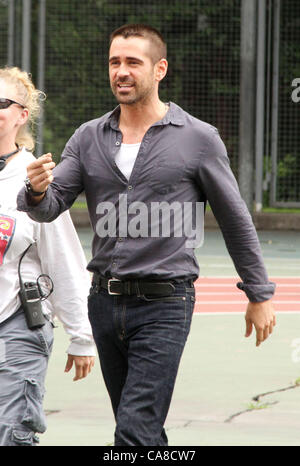 Giugno 25, 2012 - New York New York, Stati Uniti - Attore Colin Farrell sul set di un film del suo nuovo film 'Dead uomo all' nella parte inferiore di Manhattan. (Credito Immagine: © Nancy Kaszerman/ZUMAPRESS.com) Foto Stock