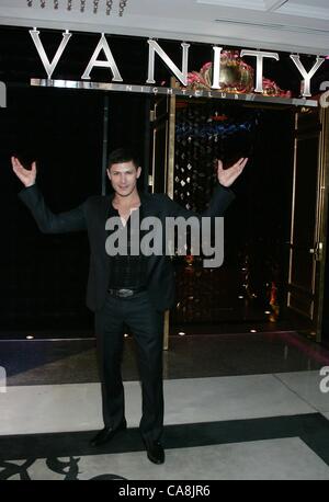 Alex Meraz presso gli arrivi per Alex Meraz ospita a vanità, Vanity Nightclub, Hard Rock Hotel e Casino, Las Vegas, NV Dicembre 2, 2011. Foto di: James Atoa/Everett Collection Foto Stock