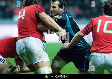 Il falco pescatore v Munster - RaboDirect Pro 12 @ il Liberty Stadium di Swansea. Joe Bearman di falchi pescatori. Foto Stock