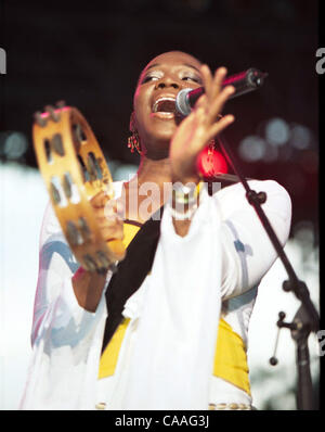 Maggio 2, 2003; Atlanta, GA, Stati Uniti d'America; musicista INDIA. ARIE suona dal vivo come il suo Tour 2003 fa tappa presso il Music Festival di Midtown si trova in Atlanta. Credito: Foto di Jason Moore (©) Copyright 2003 da Jason Moore Foto Stock