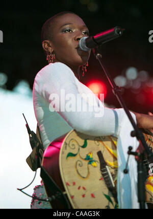 Maggio 2, 2003; Atlanta, GA, Stati Uniti d'America; musicista INDIA. ARIE suona dal vivo come il suo Tour 2003 fa tappa presso il Music Festival di Midtown si trova in Atlanta. Credito: Foto di Jason Moore (©) Copyright 2003 da Jason Moore Foto Stock