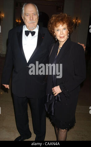Nov 05, 2003; New York, NY, STATI UNITI D'AMERICA; William F. Buckley jr. e sua moglie presso i punti di riferimento anatomici Conservancy vivente della Gala di punti di riferimento che ha avuto luogo presso il Plaza Hotel. Foto Stock