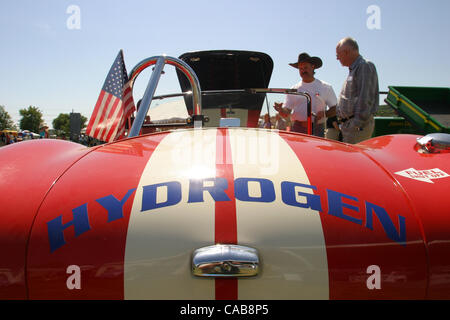 Maggio 23, 2004; San Juan Capistrano, CA, Stati Uniti d'America; un convertito alimentato a benzina 427 Shelby Cobra che corre su idrogeno gassoso. Lo scopo di questo progetto è stata la progettazione di un veicolo in grado di battere gli attuali record di velocità su terra per veicoli ad idrogeno. Veicolo utilizza un modificato 427 Ford FE come motore Foto Stock