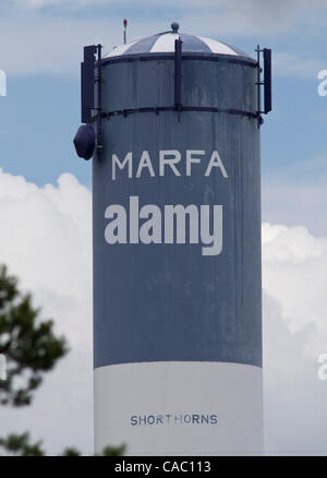 Luglio 06, 2010 - Marfa, Texas, Stati Uniti d'America - 6 luglio 2010. La torre dell'acqua si affaccia sul piccolo West Texas città di Marfa. (Credito Immagine: © ZUMA Ralph Lauer/ZUMApress.com) Foto Stock