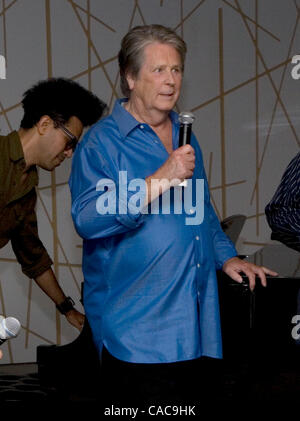 Aug 05, 2010 - Los Angeles, California, Stati Uniti - Artista Brian Wilson promuove il suo nuovo album con la Disney record "Reimagines Gershwin' a Los Angeles. (Credito Immagine: © Brian Lowe/ZUMApress.com) Foto Stock