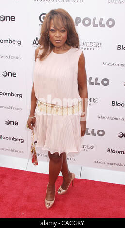 Giugno 14, 2010 - New York New York, Stati Uniti - STAR JONES assiste l'Apollo Theatre della primavera 2010 concerto di beneficio e la cerimonia di premiazione tenutasi presso il Teatro Apollo. (Credito Immagine: © Nancy Kaszerman/ZUMApress.com) Foto Stock