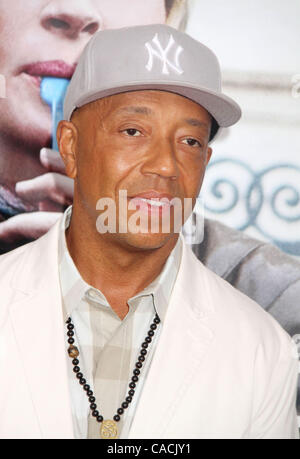 Il 10 agosto 2010 - New York New York, Stati Uniti - Hip hop mogul RUSSELL SIMMONS assiste il New York premiere di " mangiare pregare l'amore" tenutasi presso il Teatro Ziegfeld. (Credito Immagine: © Nancy Kaszerman/ZUMApress.com) Foto Stock