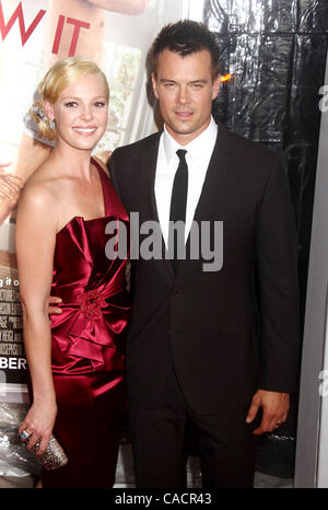 Sett. 30, 2010 - New York New York, Stati Uniti - Attrice Katherine Heigl e attore Josh Duhamel frequentare la New York premiere di 'la vita come la conosciamo noi" tenutasi presso il Teatro Ziegfield. (Credito Immagine: © Nancy Kaszerman/ZUMApress.com) Foto Stock