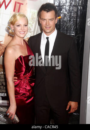 Sett. 30, 2010 - New York New York, Stati Uniti - Attrice Katherine Heigl e attore Josh Duhamel frequentare la New York premiere di 'la vita come la conosciamo noi" tenutasi presso il Teatro Ziegfield. (Credito Immagine: © Nancy Kaszerman/ZUMApress.com) Foto Stock