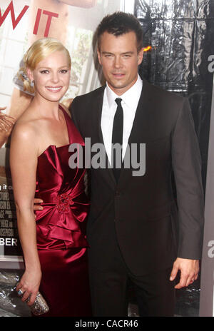 Sett. 30, 2010 - New York New York, Stati Uniti - Attrice Katherine Heigl e attore Josh Duhamel frequentare la New York premiere di 'la vita come la conosciamo noi" tenutasi presso il Teatro Ziegfield. (Credito Immagine: © Nancy Kaszerman/ZUMApress.com) Foto Stock