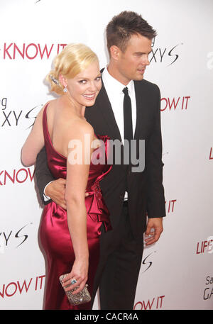 Sett. 30, 2010 - New York New York, Stati Uniti - Attrice Katherine Heigl e attore Josh Duhamel frequentare la New York premiere di 'la vita come la conosciamo noi" tenutasi presso il Teatro Ziegfield. (Credito Immagine: © Nancy Kaszerman/ZUMApress.com) Foto Stock