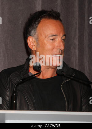 Sett. 14, 2010 - Toronto, ON, Canada - Bruce Springsteen alla premiere "La promessa: la realizzazione delle tenebre sul bordo della città' al Toronto International Film Festival (credito Immagine: © Dan Herrick/ZUMAPRESS.com) Foto Stock