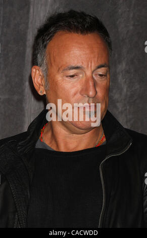 Sett. 14, 2010 - Toronto, ON, Canada - Bruce Springsteen alla premiere "La promessa: la realizzazione delle tenebre sul bordo della città' al Toronto International Film Festival (credito Immagine: © Dan Herrick/ZUMAPRESS.com) Foto Stock