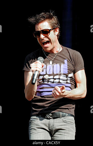 Jul 23, 2010 - Louisville, Kentucky, Stati Uniti - Cantante PATRICK MONAHAN del treno effettua in HullabaLOU Music Festival a Churchill Downs a Louisville, Kentucky. (Credito Immagine: Amy Harris/ZUMApress.com) Foto Stock