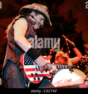 Sep 04, 2010 - Indianapolis, Indiana, Stati Uniti - Cantante/chitarrista Ted Nugent esegue in Indianapolis, Indiana al Parco Militare in corrispondenza della costola America Festival il 4 settembre 2010. (Credito Immagine: © Amy Harris/ZUMApress.com) Foto Stock