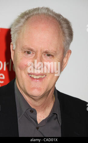 Giugno 02, 2010 - New York New York, Stati Uniti - Attore JOHN LITHGOW assiste la serata di apertura del mondo della scienza Festival dove il fisico Stephen Hawking è stato onorato, tenuto Alice Tully Hall presso il Lincoln Center. (Credito Immagine: © Nancy Kaszerman/ZUMApress.com) Foto Stock