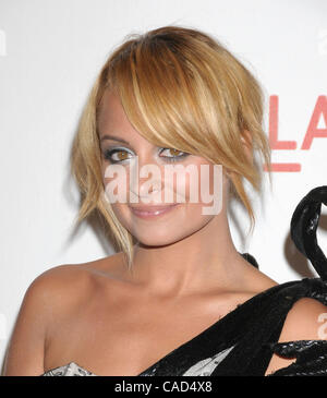 Sett. 25, 2010 - Los Angeles, California, Stati Uniti d'America - 25 Sett 2010 - Los Angeles, California, Stati Uniti d'America - attrice Nicole Richie presso il Los Angeles County Museum of Art la presentazione di "smascheramento" Il Lynda e Stewart Resnick Exhibition Pavilon Gala di apertura. (Credito Immagine: © Paul Fenton/ZUMApress.com) Foto Stock