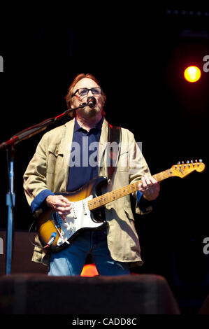 Luglio 22, 2010 - Nyon, Nyon, Svizzera - Stephen Stills di Crosby, Stills e Nash durante le loro performance al Paleo Festival 2010. (Credito Immagine: © Agron Dragaj/ZUMApress.com) Foto Stock