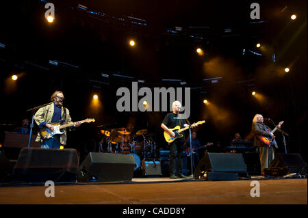 Luglio 22, 2010 - Nyon, Nyon, Svizzera - David Crosby, Stephen Stills e Graham Nash eseguire al Paleo Festival 2010. (Credito Immagine: © Agron Dragaj/ZUMApress.com) Foto Stock