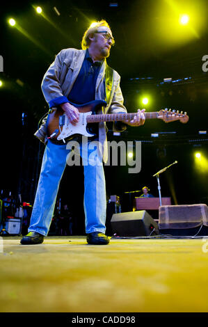 Luglio 22, 2010 - Nyon, Nyon, Svizzera - Stephen Stills di Crosby, Stills e Nash durante le loro performance al Paleo Festival 2010. (Credito Immagine: © Agron Dragaj/ZUMApress.com) Foto Stock