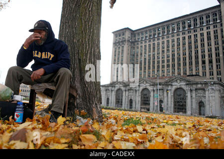 Settembre 25, 2010 - Detroit, Michigan, Stati Uniti - "Ho stata trafficata per arrivare da sempre poiché ho sparato da oldmobile nel 1978" dice Alton Byrd come egli attende la zuppa di Carrello da cucina per arrivare. Negli anni cinquanta la Detroit è la quinta città più popolosa negli Stati Uniti, che da allora non è stata la caduta verso il basso la Foto Stock