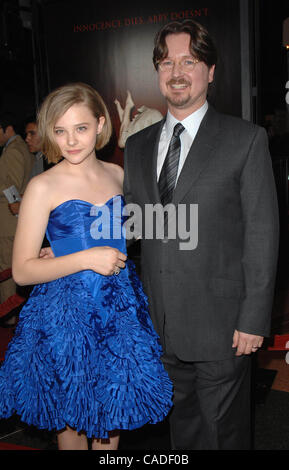 Sett. 27, 2010 - Hollywood, California, Stati Uniti - K65811SK.Los Angeles premiere di ''Permettetemi nell'' al Bruin Theatre di Westwood, CA 09-27-2010 2010.CHLOE MORETZ, Direttore Matt Reeves(Immagine di credito: Â© Scott Kirkland/Globe foto/ZUMApress.com) Foto Stock