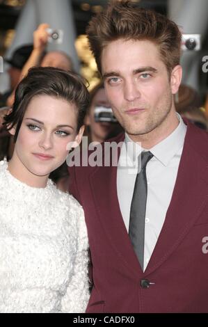 Jun 24, 2010 - Los Angeles, California, Stati Uniti d'America - attrice Kristen Stewart, attore Robert Pattinson al 'Twilight Saga Eclispe' Los Angeles Premiere detenute presso il Nokia Theatre di Los Angeles. (Credito Immagine: Â© Paul Fenton/ZUMA Press) Foto Stock