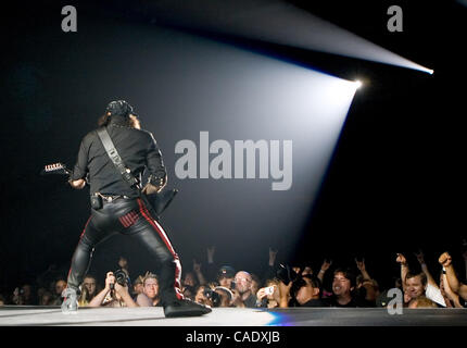 17 ago 2010 - Broomfield, Colorado, Stati Uniti - Chitarrista MATTHIAS JABS degli scorpioni suona dal vivo al primo Bank Center di Broomfield, Colorado. (Credito Immagine: © Hector Acevedo/ZUMApress.com) Foto Stock