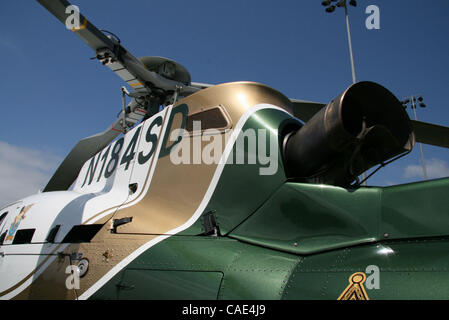 Aug 28, 2010 - Dana Point, California, Stati Uniti - Lame del trinciapaglia e di scarico di un Orange County Sheriff's elicottero. Questo anno di preparazione alle situazioni di emergenza Expo in Dana Point featured decine di manifestazioni, espositori, veicolo d'emergenza visualizza, elicotteri, grandi forze di polizia e le attrezzature antincendio, servizio fate Foto Stock