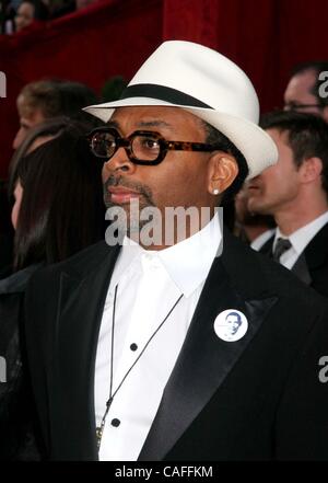 Febbraio 24, 2008 - Hollywood, California, Stati Uniti - Ho13031CHW.IL 80TH ACADEMY AWARDS. (Arrivi) il Kodak Theatre di Los Angeles CA 02-24-2008. - - 2008.Spike Lee(Immagine di credito: Â© Clinton Wallace/Globe foto/ZUMAPRESS.com) Foto Stock