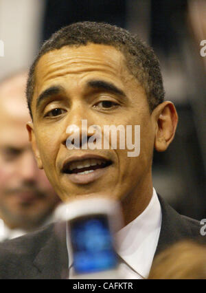 Feb 28, 2008 - Fort Worth, Texas, Stati Uniti d'America - candidato presidenziale democratico Sen. Barack Obama (D-il) parla ai tifosi nel corso di una campagna al rally Fort Worth Convention Center di giovedì. Più di 13.000 persone riempito la costruzione di capacità per la possibilità di vedere il senatore dell'Illinois come egli camp Foto Stock