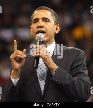 Feb 28, 2008 - Fort Worth, Texas, Stati Uniti d'America - candidato presidenziale democratico Sen. Barack Obama (D-il) parla ai tifosi nel corso di una campagna al rally Fort Worth Convention Center di giovedì. Più di 13.000 persone riempito la costruzione di capacità per la possibilità di vedere il senatore dell'Illinois come egli camp Foto Stock