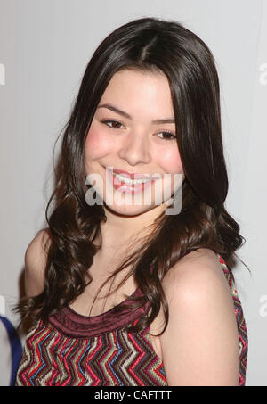 Feb 20, 2008; Hollywood, California, Stati Uniti d'America; attrice Miranda Cosgrove al 'Penelope " Los Angeles Premiere detenute a tghe Directors Guild of America Teatro. Credito: Foto di Paul Fenton/ZUMA premere. (©) Copyright 2008 by Paolo Fenton Foto Stock