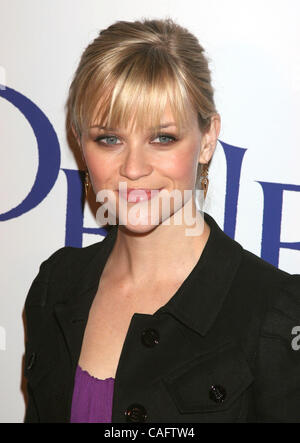 Feb 20, 2008; Hollywood, California, Stati Uniti d'America; attrice Reese Witherspoon al 'Penelope " Los Angeles Premiere detenute a tghe Directors Guild of America Teatro. Credito: Foto di Paul Fenton/ZUMA premere. (©) Copyright 2008 by Paolo Fenton Foto Stock