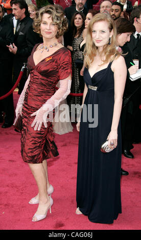 Feb 24, 2008 - Hollywood, California, Stati Uniti d'America - Julie Christie e SARAH POLLEY all'ottantesimo annuale di Academy Awards tenutosi presso il Kodak Theatre di Hollywood. Foto Stock