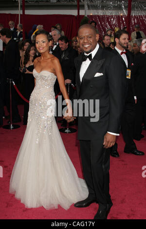 Feb 24, 2008 - Hollywood, California, Stati Uniti d'America - attori KEISHA WHITAKER e Forest Whitaker arrivando all'ottantesimo annuale di Academy Awards tenutosi presso il Kodak Theatre di Hollywood. (Credito Immagine: © Paul Fenton/ZUMA Press) Foto Stock