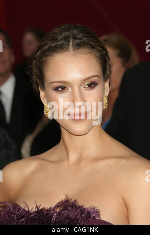 Feb 24, 2008 - Hollywood, California, Stati Uniti d'America - Jessica Alba arrivando all'ottantesimo annuale di Academy Awards tenutosi presso il Kodak Theatre di Hollywood. (Credito Immagine: © Paul Fenton/ZUMA Press) Foto Stock