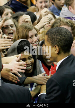 Barack Obama ha spazzato presidenziale democratico concorsi in tre stati di sabato, colpendo gli ultimi colpi in un ematoma avanti e indietro la battaglia con Hillary Clinton per la nomina del partito. Obama cruised alle vittorie decisive in Louisiana, Nebraska e Washington per acquisire lo slancio in un deadlock, stato Foto Stock