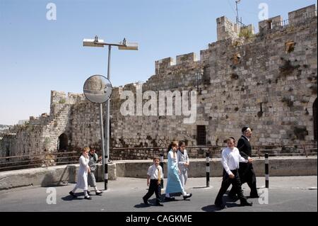 Feb 01, 2008 - Gerusalemme, Israele - famiglia israeliana nella Città Vecchia di Gerusalemme. (Credito Immagine: © Ira Lippke/ZUMA Press) Foto Stock