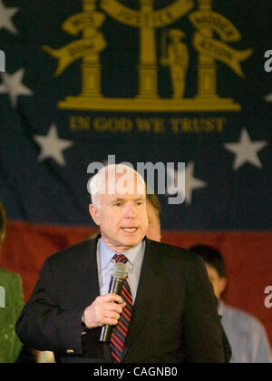 Feb 02, 2008 - Marietta, Georgia, Stati Uniti d'America - John McCAIN discute i suoi piani per la nazione a una politica dei rally nella contea di Cobb, Ga. sabato 2 febbraio, 2008. (Credito Immagine: © Timothy L. Hale/ZUMA Press) Foto Stock