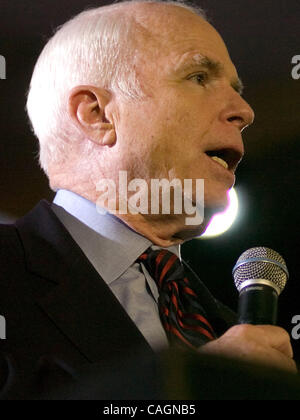 Feb 02, 2008 - Marietta, Georgia, Stati Uniti d'America - John McCAIN discute i suoi piani per la nazione a una politica dei rally nella contea di Cobb, Ga. sabato 2 febbraio, 2008. (Credito Immagine: © Timothy L. Hale/ZUMA Press) Foto Stock