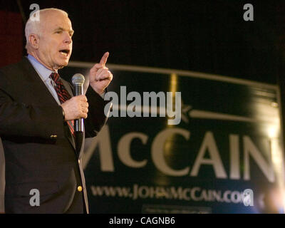 Feb 02, 2008 - Marietta, Georgia, Stati Uniti d'America - John McCAIN discute i suoi piani per la nazione a una politica dei rally nella contea di Cobb, Ga. sabato 2 febbraio, 2008. (Credito immagine: Foto Stock