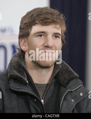 Feb 05, 2008 - New York, NY, STATI UNITI D'AMERICA - New York Giants player ELI MANNING a New York Giants di Super Bowl XLII vittoria cerimonia tenutasi presso il municipio di Lower Manhattan. (Credito Immagine: © Nancy Kaszerman/ZUMA Press) Foto Stock