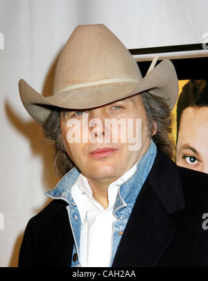 Jan 28, 2008 - Los Angeles, California, Stati Uniti d'America - Dwight Yoakam arrivando alla premiere del film di Vince Vaughn's Wild West commedia tenutosi presso il teatro egiziano a Hollywood. (Credito immagine: Foto Stock