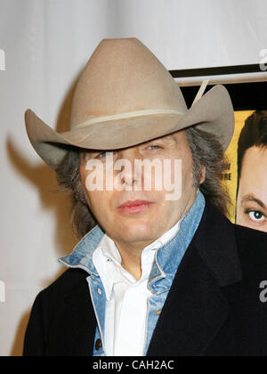 Jan 28, 2008 - Los Angeles, California, Stati Uniti d'America - Dwight Yoakam arrivando alla premiere del film di Vince Vaughn's Wild West commedia tenutosi presso il teatro egiziano a Hollywood. (Credito immagine: Foto Stock